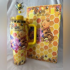 Stanley The FlowState Quencher H2.0 40 oz
Honeycomb Winnie the Pooh Gold Rim